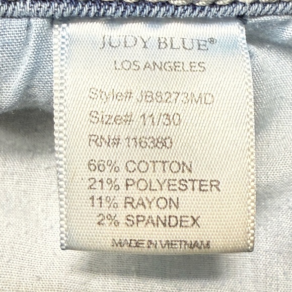 Judy Blue size 11/30 Women’s Blue Distressed Denim Mid Rise Relaxed Fit Jeans - Picture 9 of 9